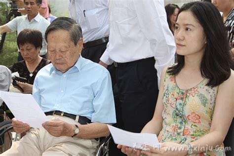 杨振宁的妻子翁帆的简历,清华大学女博士(杨振宁对人类贡献巨大)