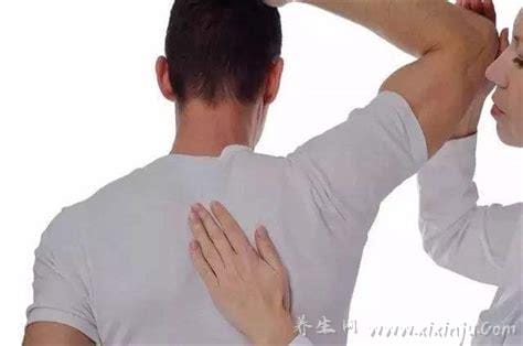 肩周炎三个动作自愈方法,上下耸肩/环绕耸肩/双手交替拍打穴位