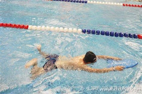 蛙泳手臂动作练习五个步骤